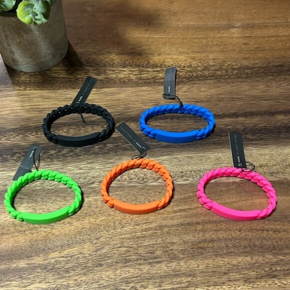 Marc by Marc Jacob’s Silicone Bracelet Electric Blue ONLY - Picture 2 of 2